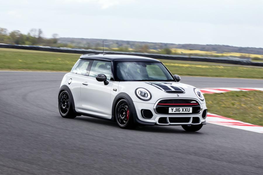  Mini John Cooper Works Challenge Edition 2016 года  (UK) (фото 13 из 18)